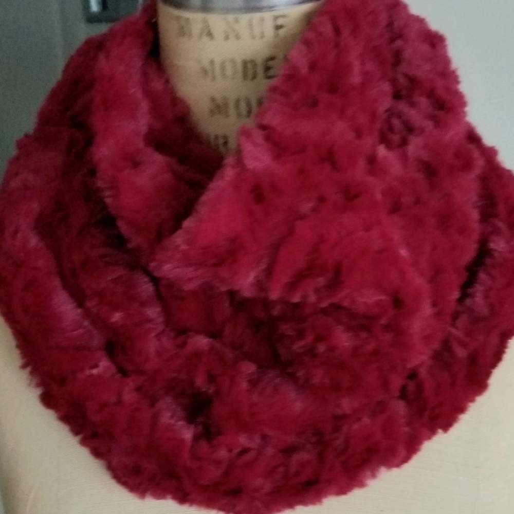 NEW Soft Infinity Scarf Cherry Red - Picture 5 of 5
